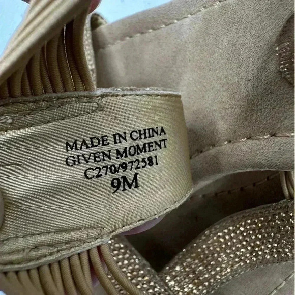 New York Transit GIVEN MOMENT Wedge
Gold Sandal Rhinestone Embellished Size 9 - Picture 9 of 13